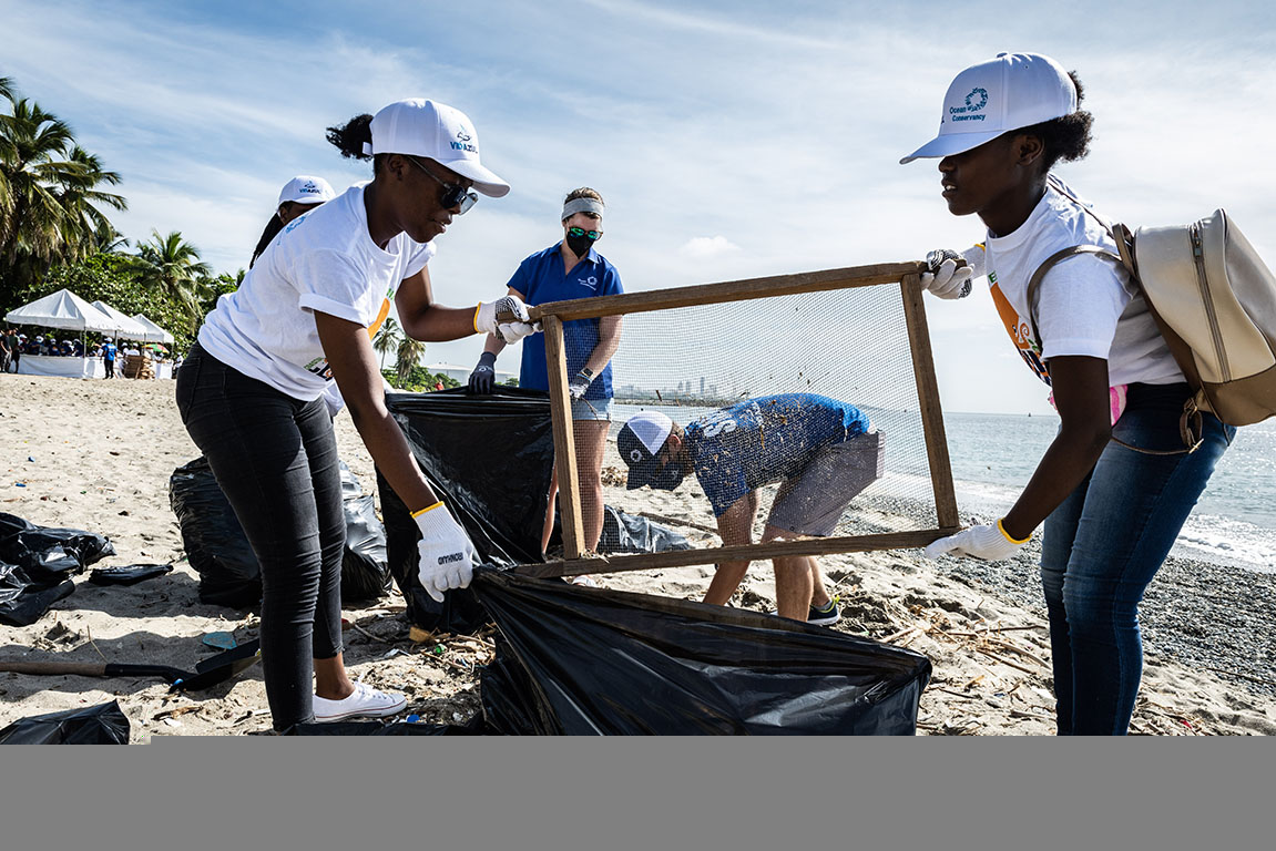 People cleaning trash off Vida Azul beach